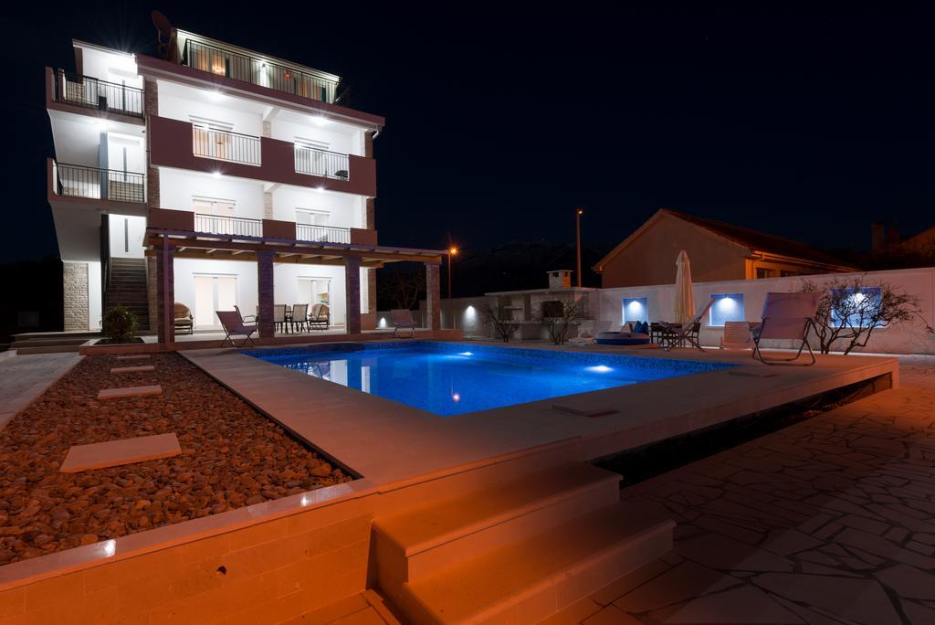 Villa Sandy Apartments Tivat Eksteriør billede