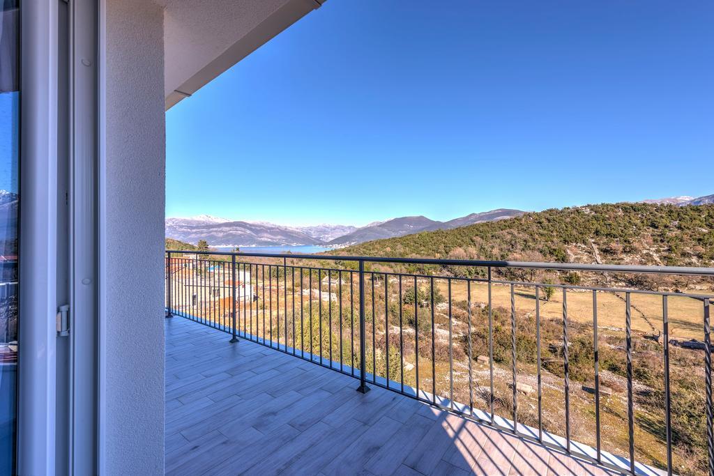 Villa Sandy Apartments Tivat Eksteriør billede