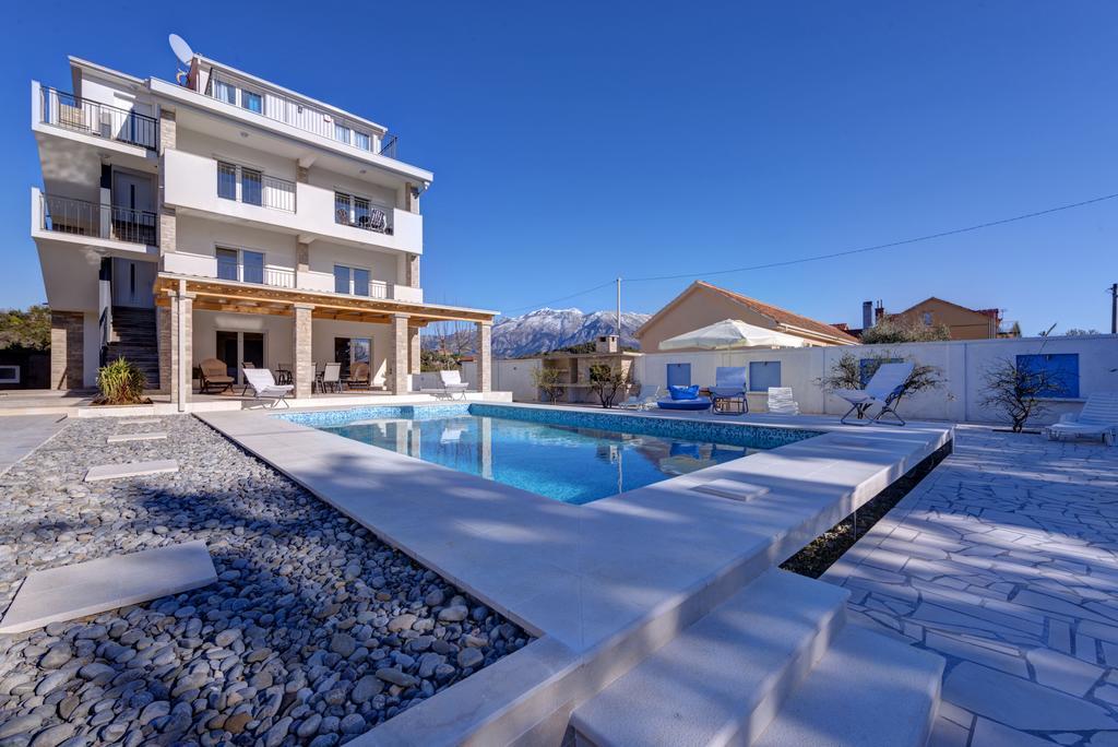 Villa Sandy Apartments Tivat Eksteriør billede
